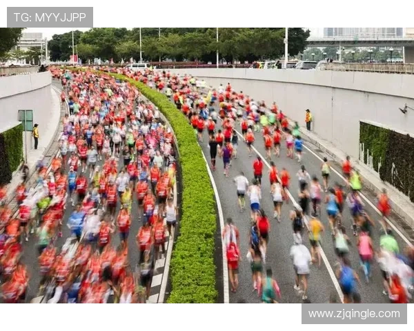 广州城市马拉松精彩点评滑板队默契配合展现团队精神与竞技魅力 广州城市马拉松精彩点评滑板队默契配合展现团队精神与竞技魅力