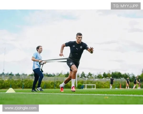 罗德里在场上的表现如何影响曼城的战术布局与球队整体实力提升